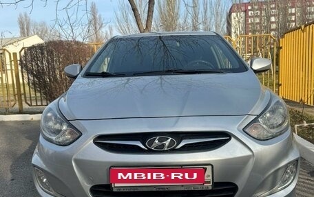 Hyundai Solaris II рестайлинг, 2012 год, 1 000 000 рублей, 2 фотография