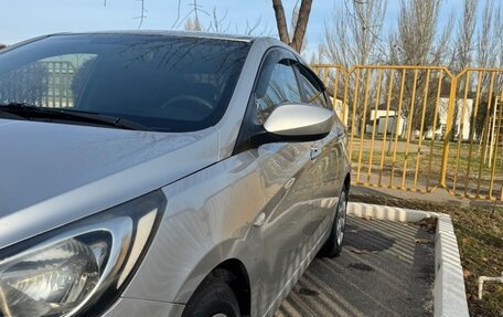 Hyundai Solaris II рестайлинг, 2012 год, 1 000 000 рублей, 7 фотография