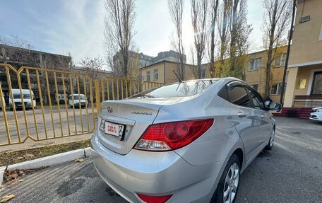 Hyundai Solaris II рестайлинг, 2012 год, 1 000 000 рублей, 3 фотография