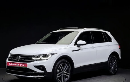 Volkswagen Tiguan II, 2021 год, 3 140 000 рублей, 1 фотография