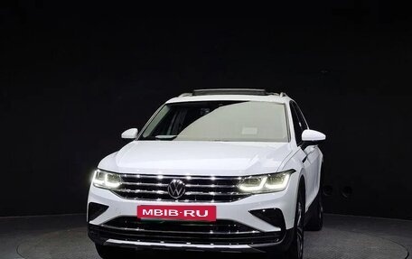 Volkswagen Tiguan II, 2021 год, 3 140 000 рублей, 3 фотография