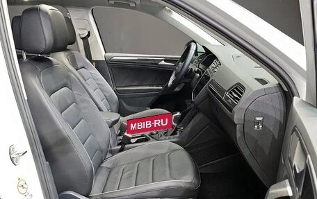 Volkswagen Tiguan II, 2021 год, 3 140 000 рублей, 13 фотография