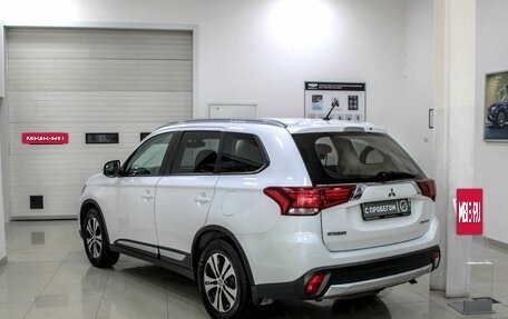 Mitsubishi Outlander III рестайлинг 3, 2015 год, 2 150 000 рублей, 2 фотография