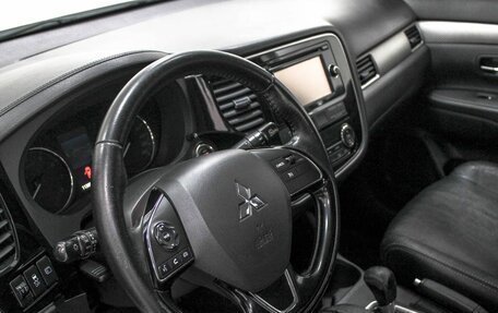 Mitsubishi Outlander III рестайлинг 3, 2015 год, 2 150 000 рублей, 13 фотография