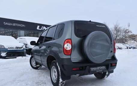 Chevrolet Niva I рестайлинг, 2011 год, 530 000 рублей, 4 фотография