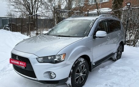 Mitsubishi Outlander III рестайлинг 3, 2010 год, 1 260 000 рублей, 2 фотография