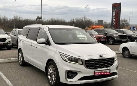 KIA Carnival III, 2018 год, 2 900 000 рублей, 1 фотография