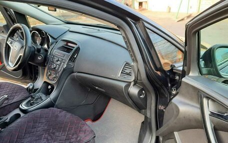 Opel Astra J, 2013 год, 790 000 рублей, 17 фотография