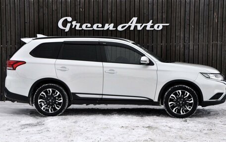 Mitsubishi Outlander III рестайлинг 3, 2021 год, 2 960 000 рублей, 6 фотография