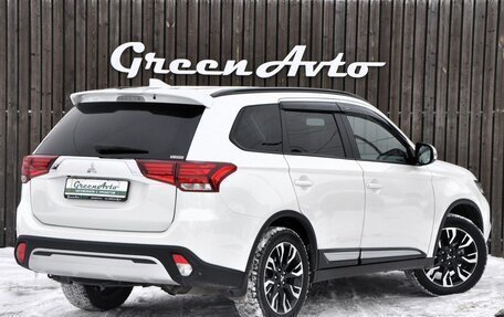 Mitsubishi Outlander III рестайлинг 3, 2021 год, 2 960 000 рублей, 5 фотография