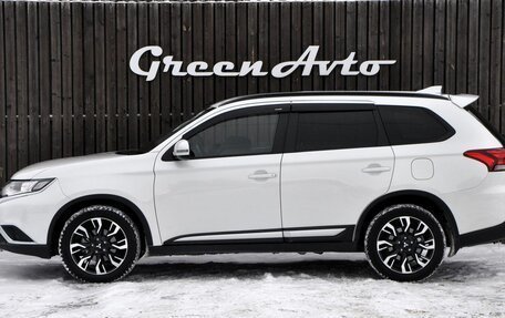 Mitsubishi Outlander III рестайлинг 3, 2021 год, 2 960 000 рублей, 2 фотография