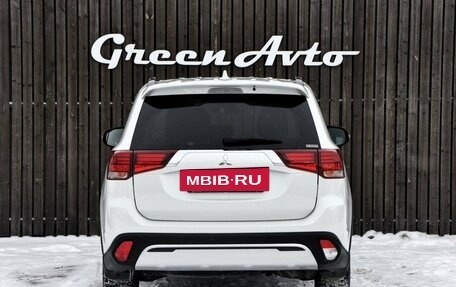 Mitsubishi Outlander III рестайлинг 3, 2021 год, 2 960 000 рублей, 4 фотография