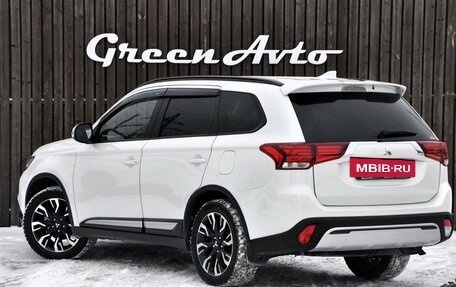 Mitsubishi Outlander III рестайлинг 3, 2021 год, 2 960 000 рублей, 3 фотография