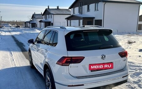 Volkswagen Tiguan II, 2018 год, 3 550 000 рублей, 2 фотография