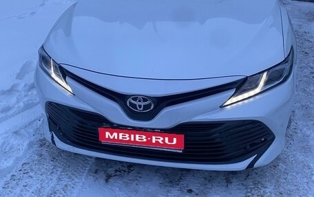 Toyota Camry, 2018 год, 3 000 000 рублей, 1 фотография