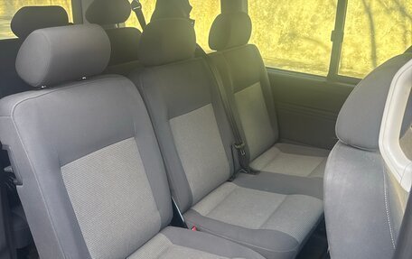 Volkswagen Caravelle T5, 2013 год, 2 500 000 рублей, 4 фотография