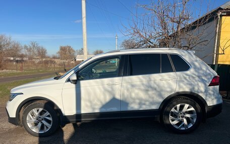 Volkswagen Tiguan II, 2021 год, 3 200 000 рублей, 3 фотография