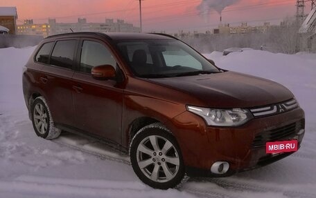 Mitsubishi Outlander III рестайлинг 3, 2012 год, 1 120 000 рублей, 3 фотография