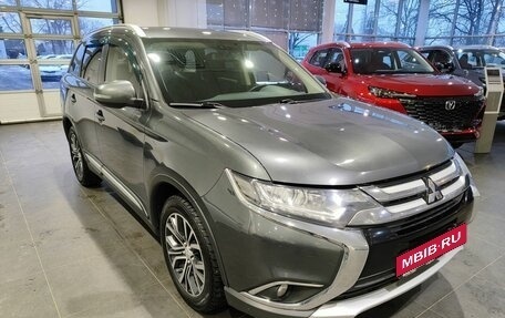 Mitsubishi Outlander III рестайлинг 3, 2018 год, 1 729 000 рублей, 3 фотография