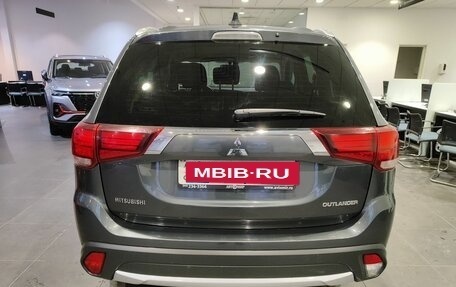 Mitsubishi Outlander III рестайлинг 3, 2018 год, 1 729 000 рублей, 6 фотография