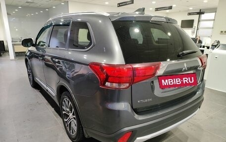 Mitsubishi Outlander III рестайлинг 3, 2018 год, 1 729 000 рублей, 7 фотография