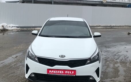 KIA Rio IV, 2021 год, 1 580 000 рублей, 1 фотография