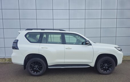 Toyota Land Cruiser Prado 150 рестайлинг 2, 2021 год, 7 850 000 рублей, 4 фотография