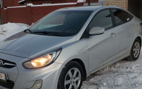 Hyundai Solaris II рестайлинг, 2011 год, 790 000 рублей, 2 фотография