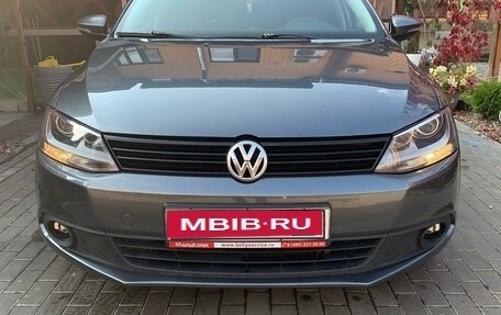 Volkswagen Jetta VI, 2012 год, 1 045 000 рублей, 2 фотография