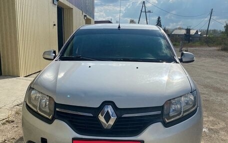 Renault Logan II, 2016 год, 780 000 рублей, 10 фотография