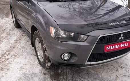 Mitsubishi Outlander III рестайлинг 3, 2010 год, 1 300 000 рублей, 13 фотография