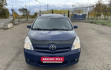 Toyota Corolla Verso I, 2006 год, 790 000 рублей, 2 фотография