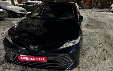 Toyota Camry, 2018 год, 2 650 000 рублей, 2 фотография