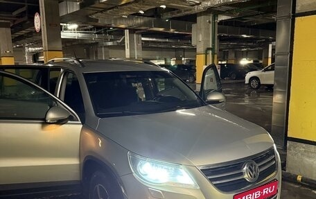 Volkswagen Tiguan I, 2010 год, 1 000 000 рублей, 2 фотография