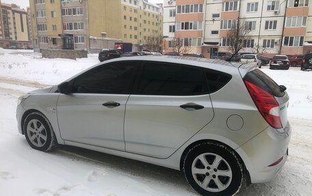 Hyundai Solaris II рестайлинг, 2015 год, 1 000 000 рублей, 5 фотография