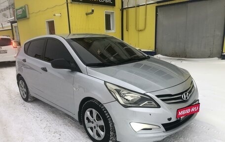 Hyundai Solaris II рестайлинг, 2015 год, 1 000 000 рублей, 3 фотография