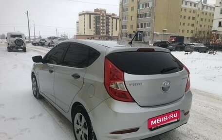 Hyundai Solaris II рестайлинг, 2015 год, 1 000 000 рублей, 7 фотография