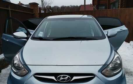 Hyundai Solaris II рестайлинг, 2011 год, 650 000 рублей, 1 фотография