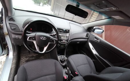 Hyundai Solaris II рестайлинг, 2011 год, 650 000 рублей, 8 фотография