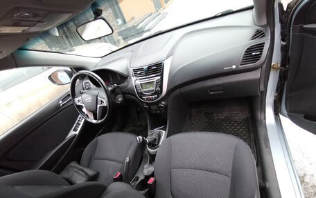 Hyundai Solaris II рестайлинг, 2011 год, 650 000 рублей, 9 фотография