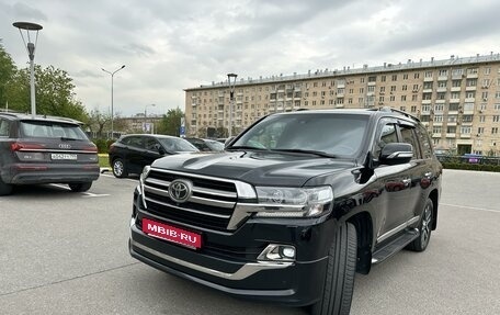 Toyota Land Cruiser 200, 2019 год, 9 650 000 рублей, 4 фотография