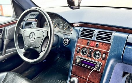 Mercedes-Benz E-Класс, 1996 год, 230 000 рублей, 4 фотография