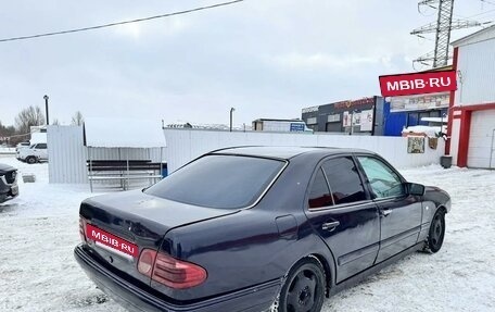 Mercedes-Benz E-Класс, 1996 год, 230 000 рублей, 3 фотография