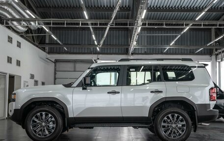 Toyota Land Cruiser Prado 150 рестайлинг 2, 2024 год, 11 700 000 рублей, 4 фотография