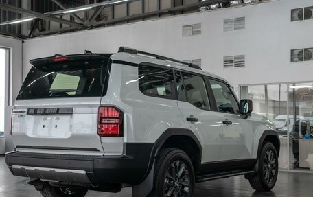 Toyota Land Cruiser Prado 150 рестайлинг 2, 2024 год, 11 700 000 рублей, 8 фотография