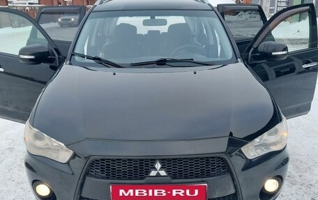 Mitsubishi Outlander III рестайлинг 3, 2010 год, 1 400 000 рублей, 10 фотография