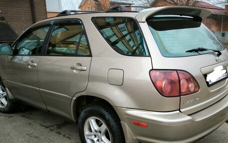 Lexus RX IV рестайлинг, 2000 год, 970 000 рублей, 1 фотография