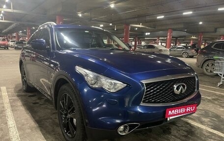 Infiniti QX70, 2017 год, 2 700 000 рублей, 11 фотография