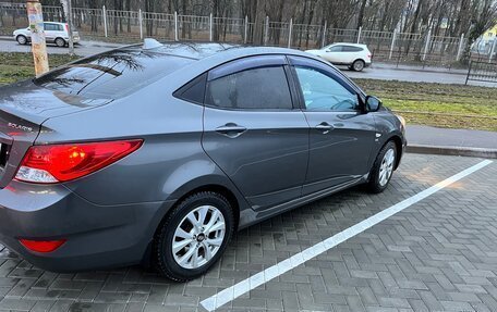 Hyundai Solaris II рестайлинг, 2011 год, 890 000 рублей, 2 фотография