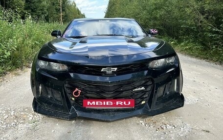 Chevrolet Camaro VI, 2018 год, 2 000 000 рублей, 2 фотография